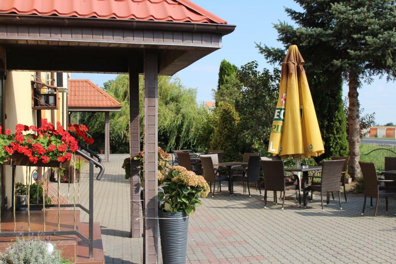 Restauracja Hotel Kassandra Września Exterior foto